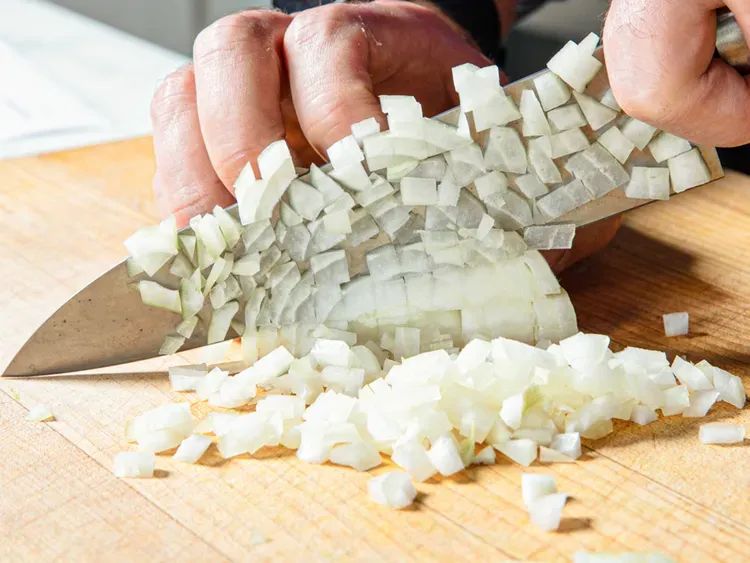 20220511-CuttingOnions-Amanda-Suarez-_34-2a017b21b6ad46ea8b1a51a4b62e9b45.webp