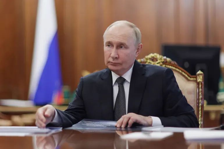 2024-11-11T114252Z_512264648_RC2Z2BASXOBD_RTRMADP_3_RUSSIA-PUTIN-1732144859.webp