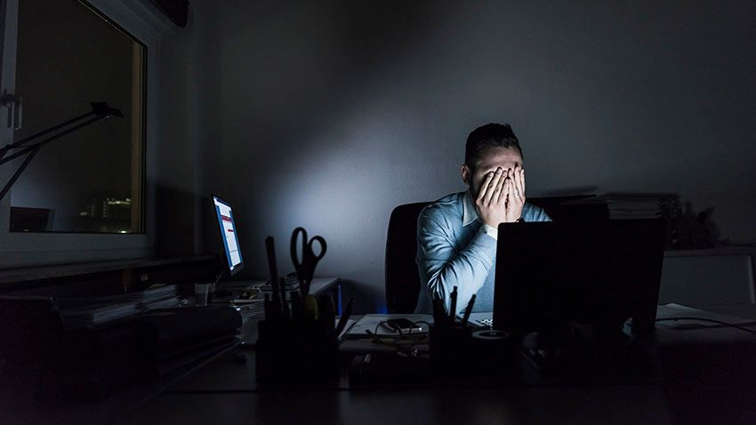 Employee_Stressed_Alone_0.jpg