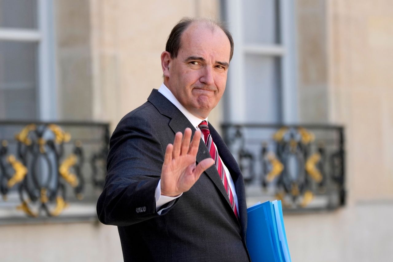 Resignation-of-the-Prime-Minister-of-France-Macros-will-be.jpg