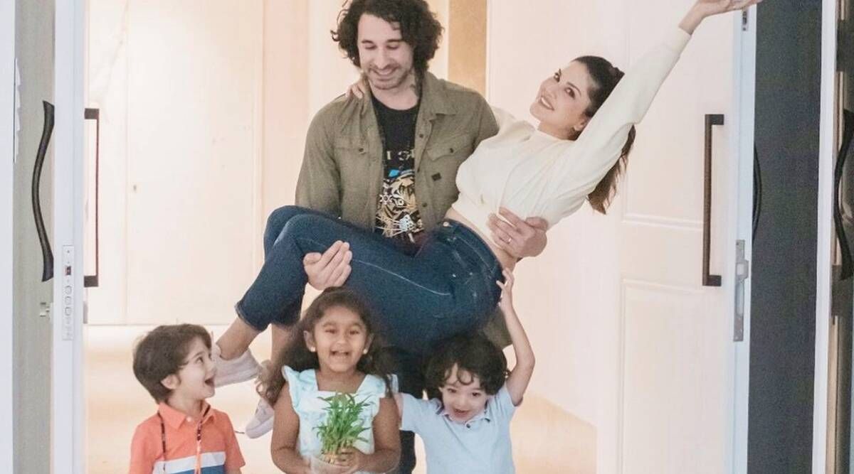 Sunny-Leone-gives-a-sneak-peek-of-her-new-house.jpeg