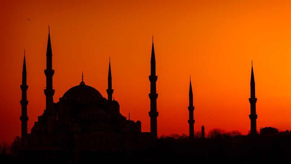 The-Blue-Mosque-Sultan-Ahmed-Mosque-at-sunset.jpeg