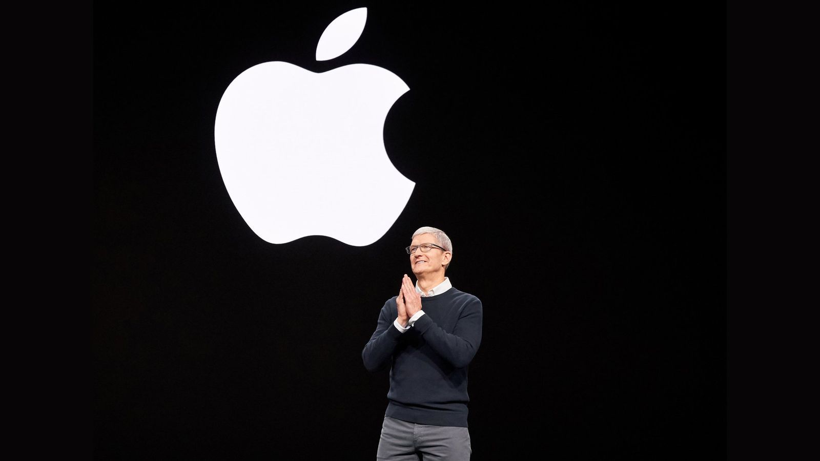 Tim-Cook-Apple-Logo.jpg