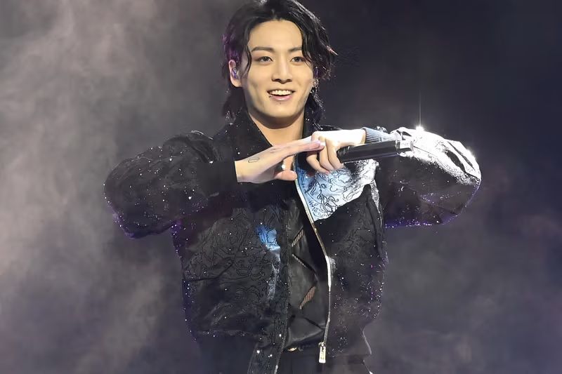 https___hypebeast.com_image_2023_06_bts-jungkook-new-solo-single-seven-announcement-001.avif