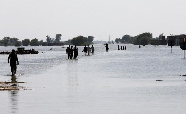 mrej0dso_pakistan-floods-reuters_625x300_02_September_22.jpeg