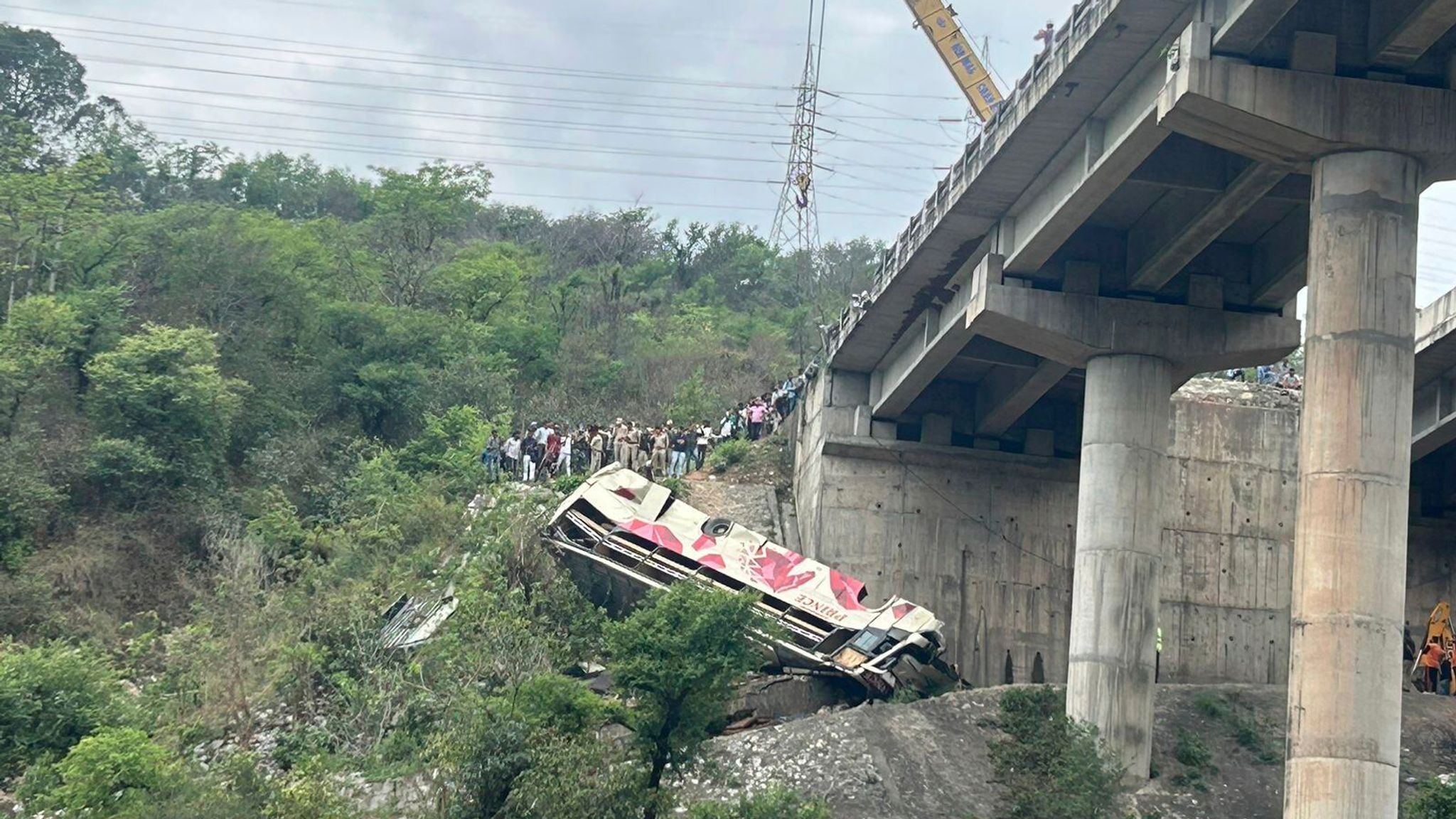 skynews-kashmir-bus-crash_6172905.jpg