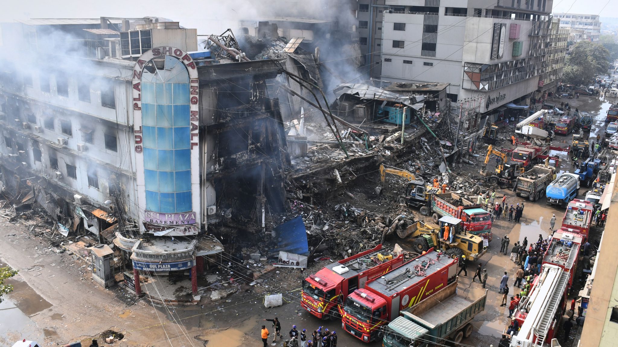 skynews-pakistan-karachi-fire_7139658.jpg